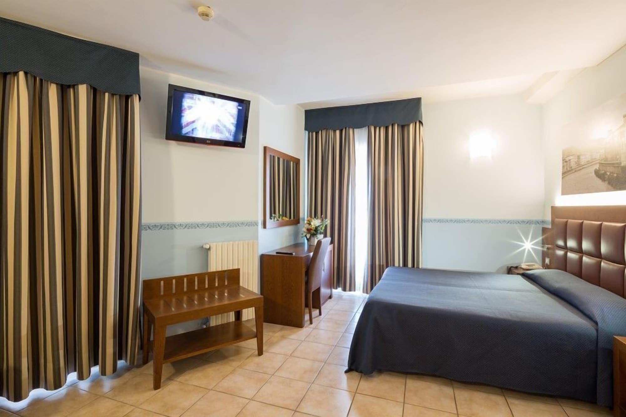 Hotel Terminus & Plaza Pisa Bagian luar foto