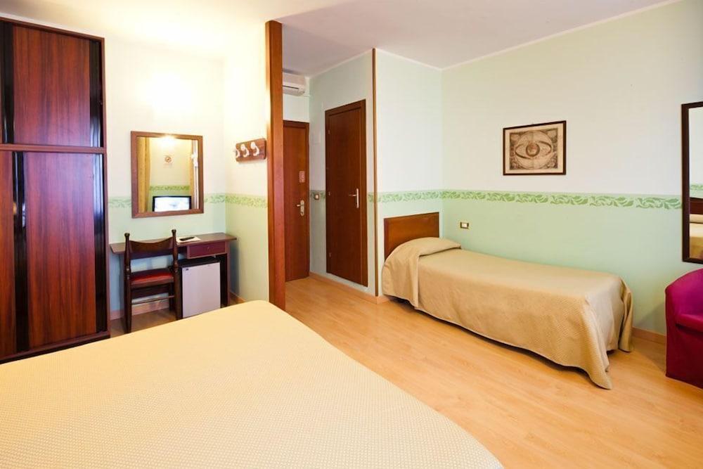 Hotel Terminus & Plaza Pisa Bagian luar foto