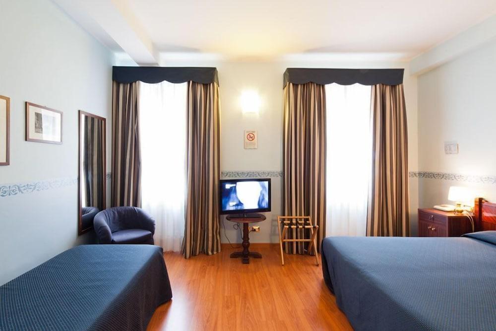 Hotel Terminus & Plaza Pisa Bagian luar foto