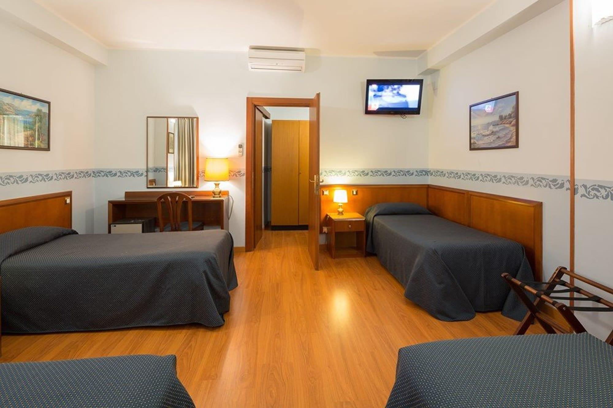 Hotel Terminus & Plaza Pisa Bagian luar foto